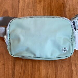 ❤️ Lululemon Extended Strap Everywhere Belt Bag Silver Drop NWT